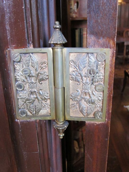 Door hinge